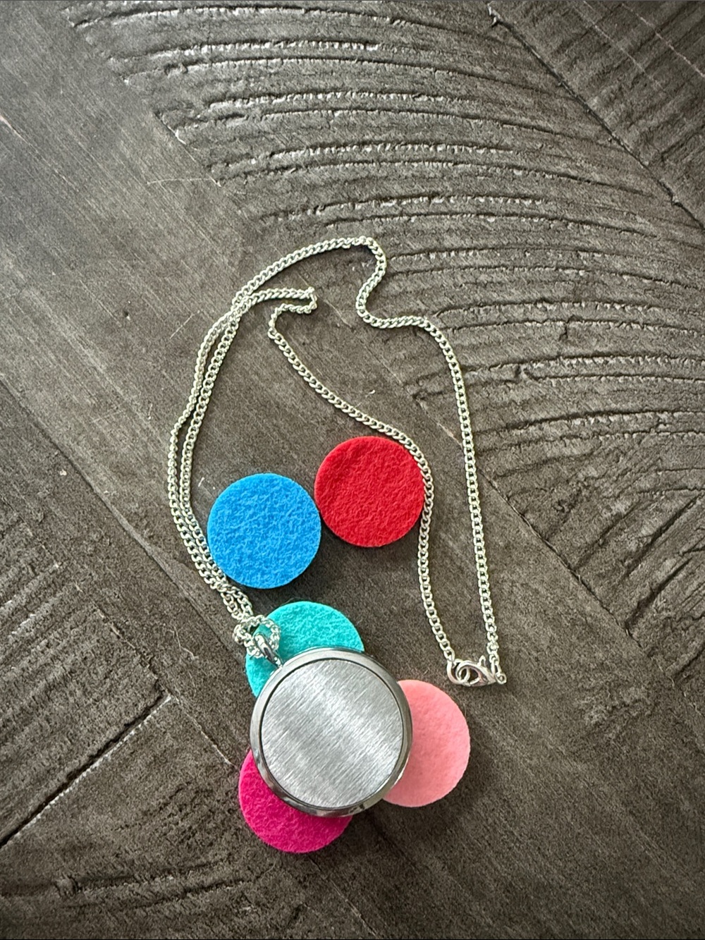 Disney Mary Poppins Silhouette Aromatherapy pendant with changable pads - NWOT - Picture 2 of 4